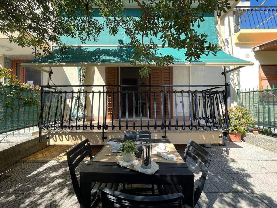 Free Parking Casa Con Giardino - Centro Mare A 5 Minuti Apartment Pietra Ligure Exterior foto